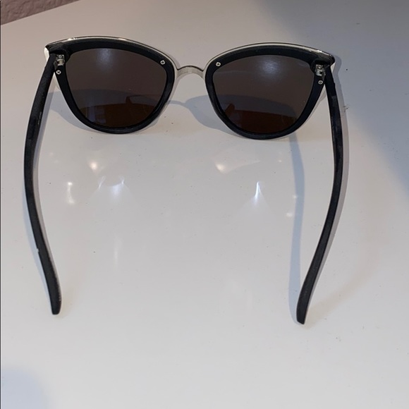 Quay Sunglasses - Picture 4 of 6